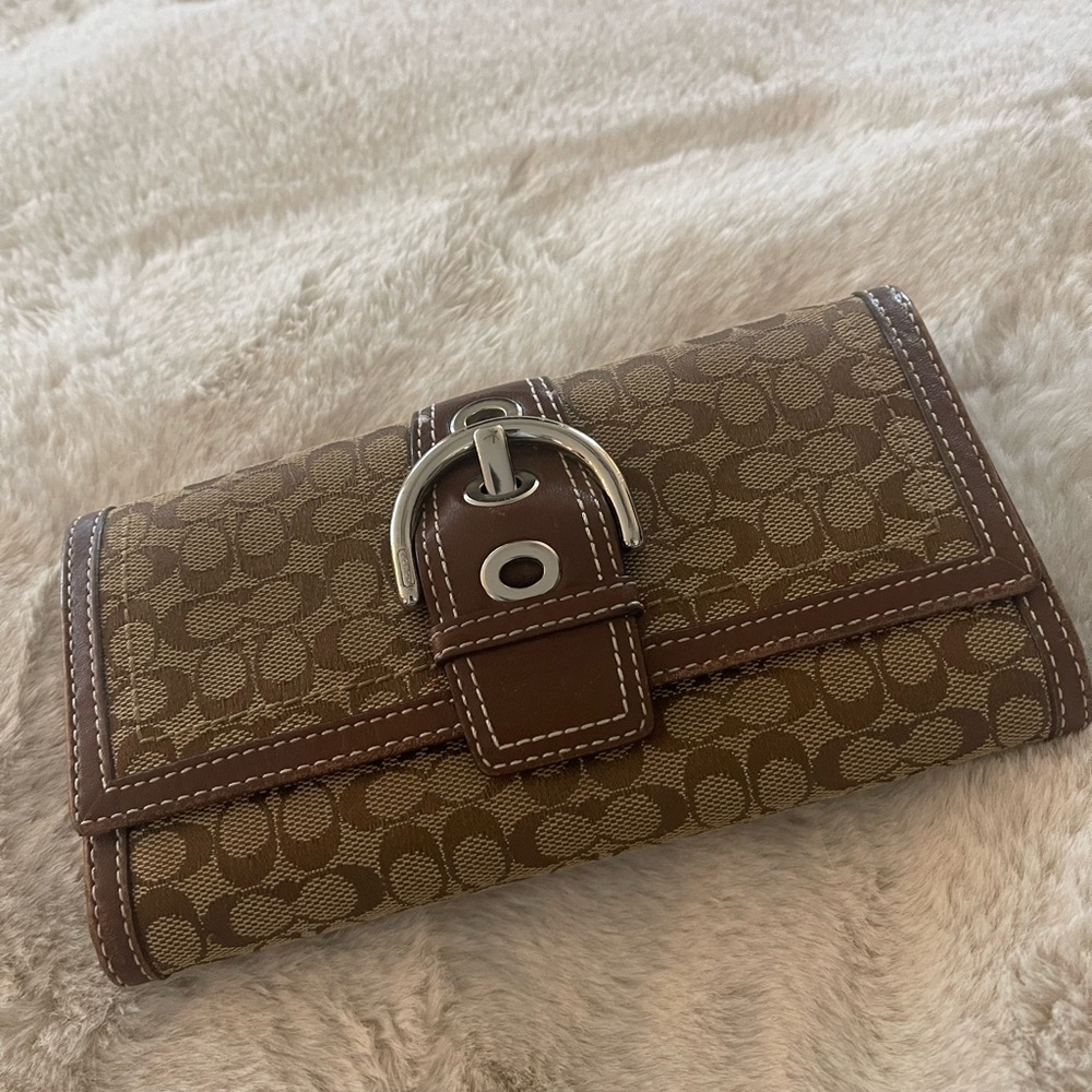 Coach signature buckle wallet